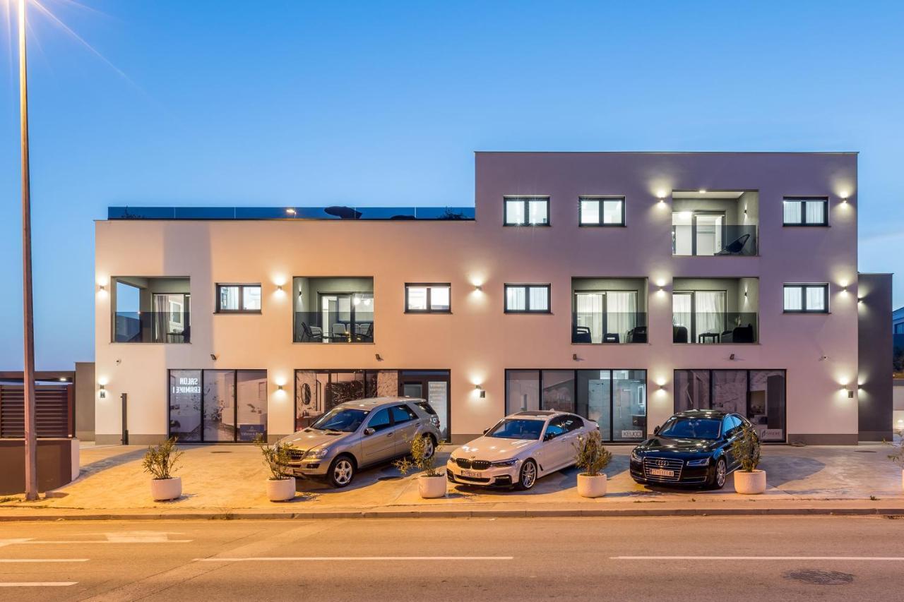 Apartments With A Parking Space Kastel Luksic, Kastela - 20265 Exteriör bild